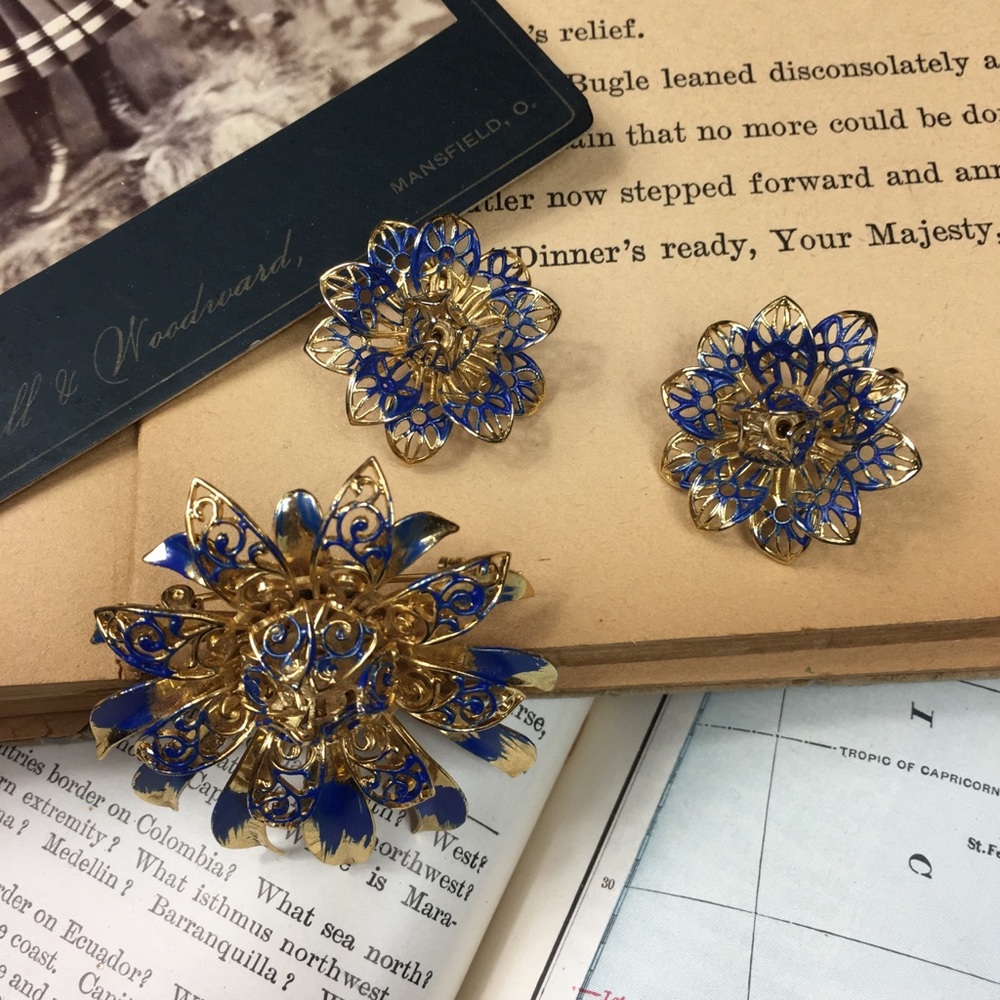 Vintage Gold Tone Filigree & Blue Enamel Set - Picture 3 of 8